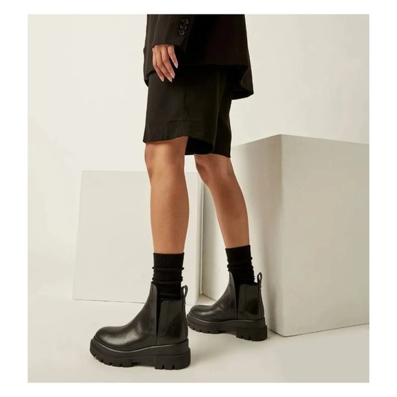 New! LA CANADIENNE Kash Waterproof Platform Bootie Black 39 8.5 US DD374 Italy - Picture 2 of 8